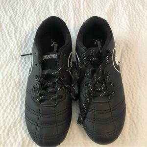 Procat by pumas soccer cleats size 3 boy